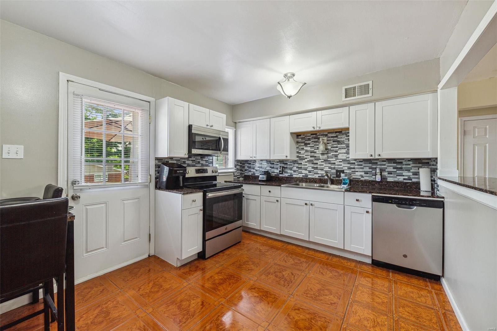 11736 Bellefontaine Road St. Louis, MO 63138 - Photo 5 of 19