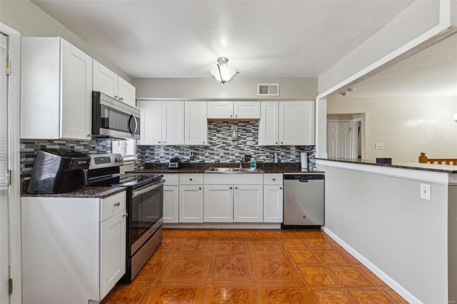 11736 Bellefontaine Road St. Louis, MO 63138 - Photo 7 of 19