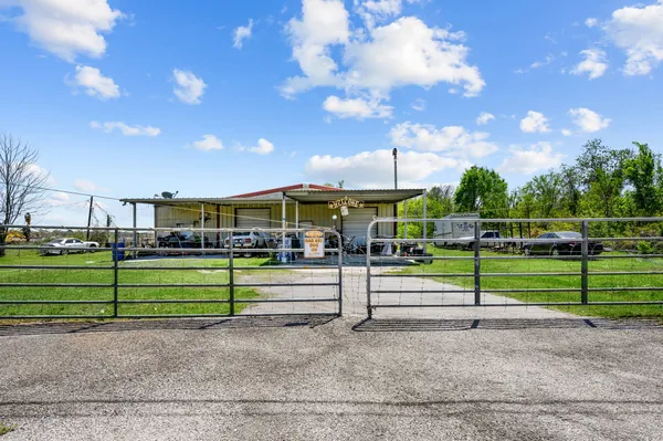$1,250,000 | 2402 East Freeway, Baytown, TX 77521