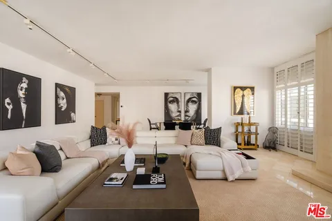 $1,395,000 | 121 South Palm Drive, Unit 401, Beverly Hills, CA 90212