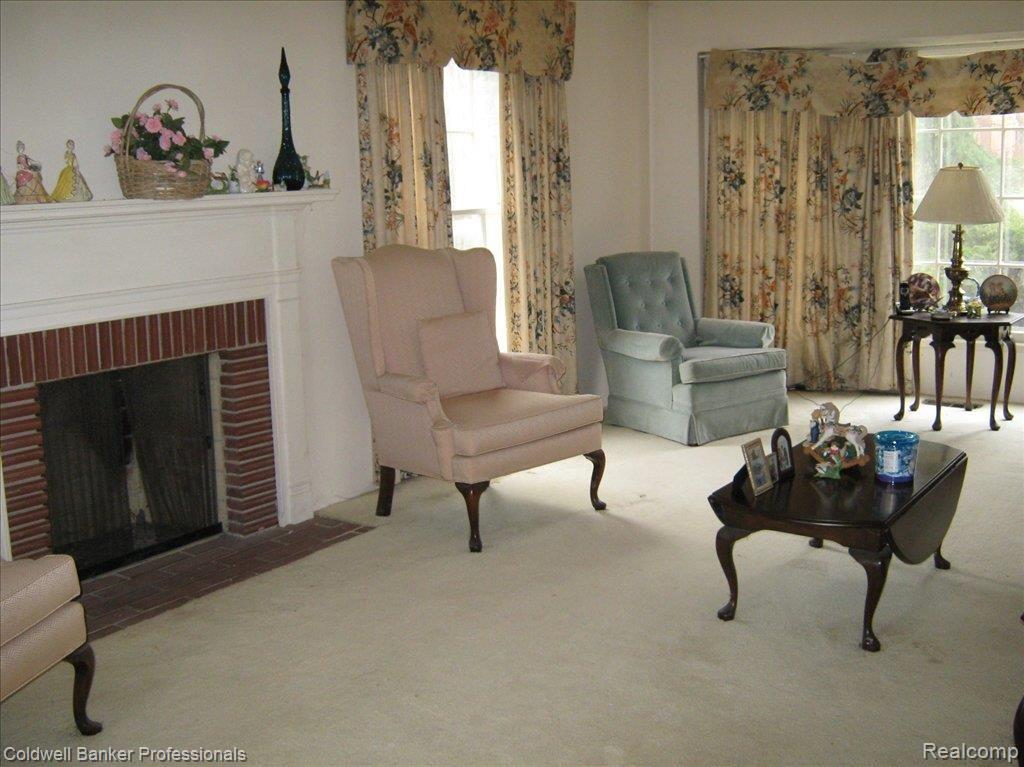 4398 Patrick Road West Bloomfield, MI 48322 - Photo 2 of 6 LIVING RM W/FRPLC
