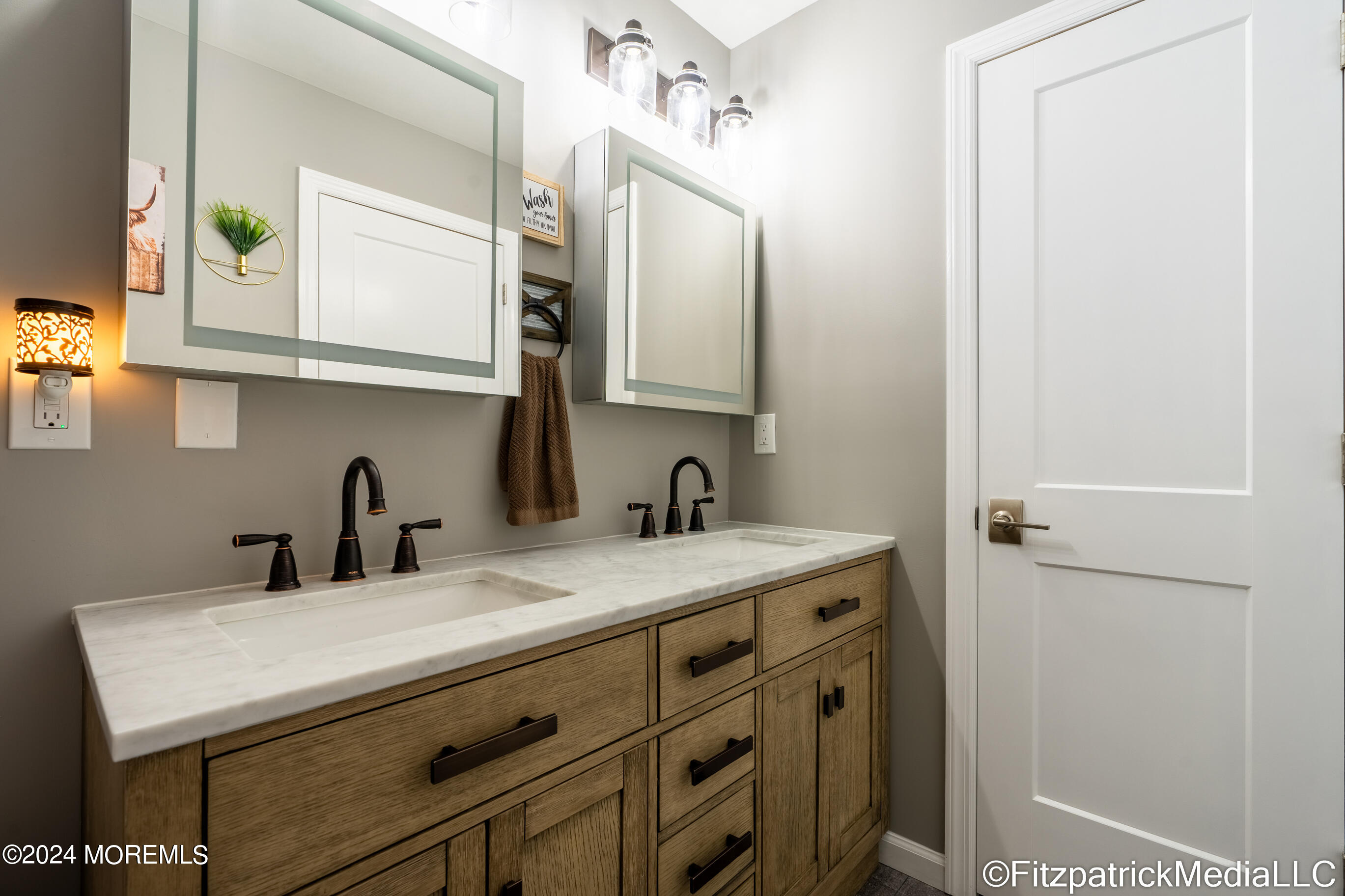 648 Thoroughfare Road Brick, NJ 08724 - Photo 23 of 40 Hall bath pic 1