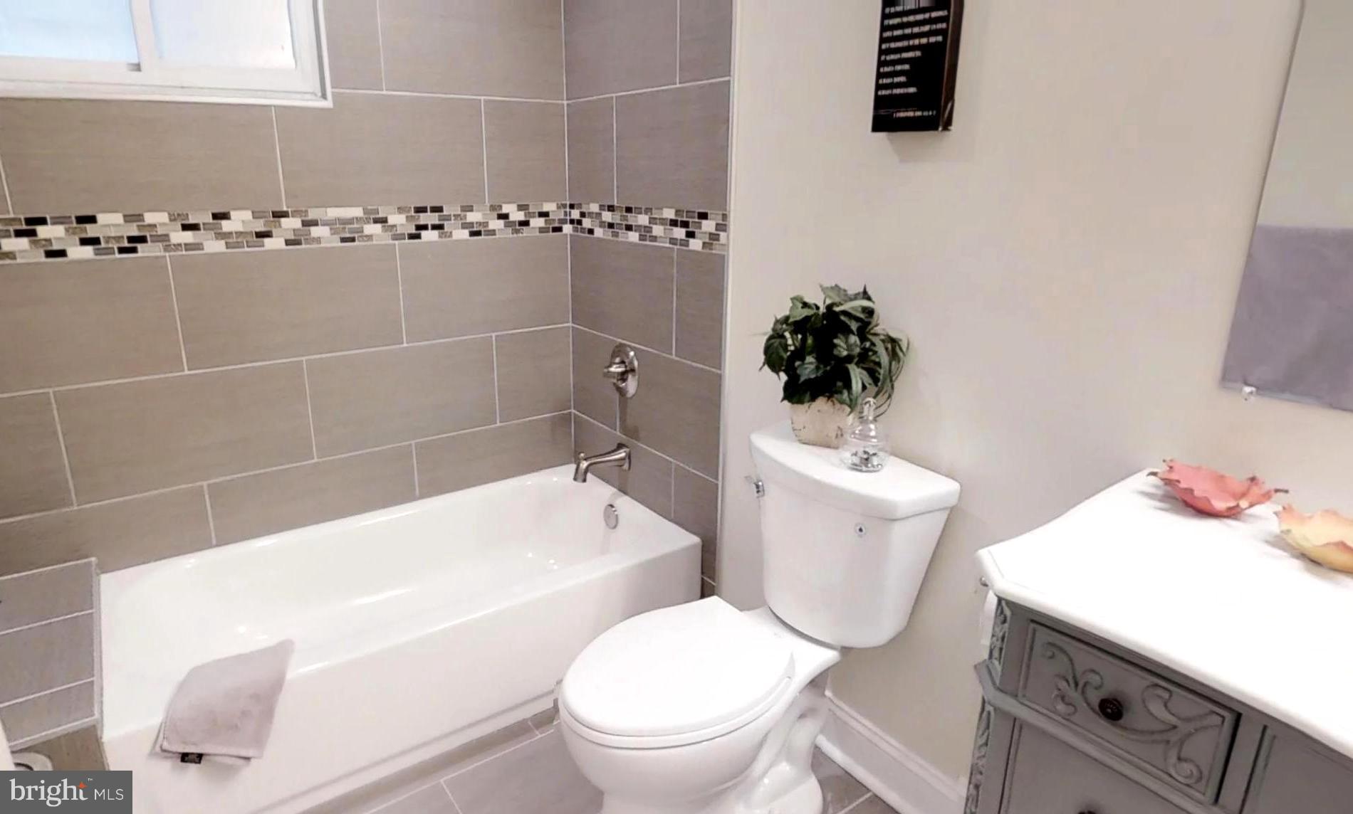 118 Cedar Hill Road Baltimore, MD 21225 - Photo 12 of 22 Bath