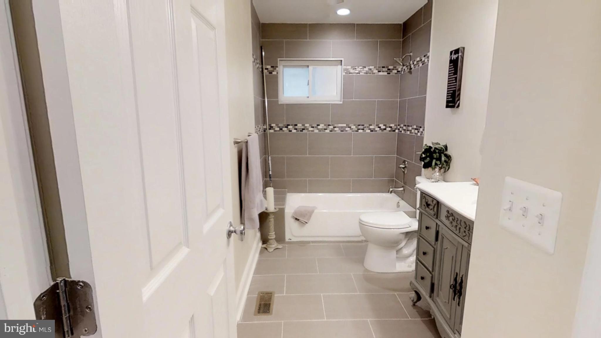 118 Cedar Hill Road Baltimore, MD 21225 - Photo 10 of 22 Bath