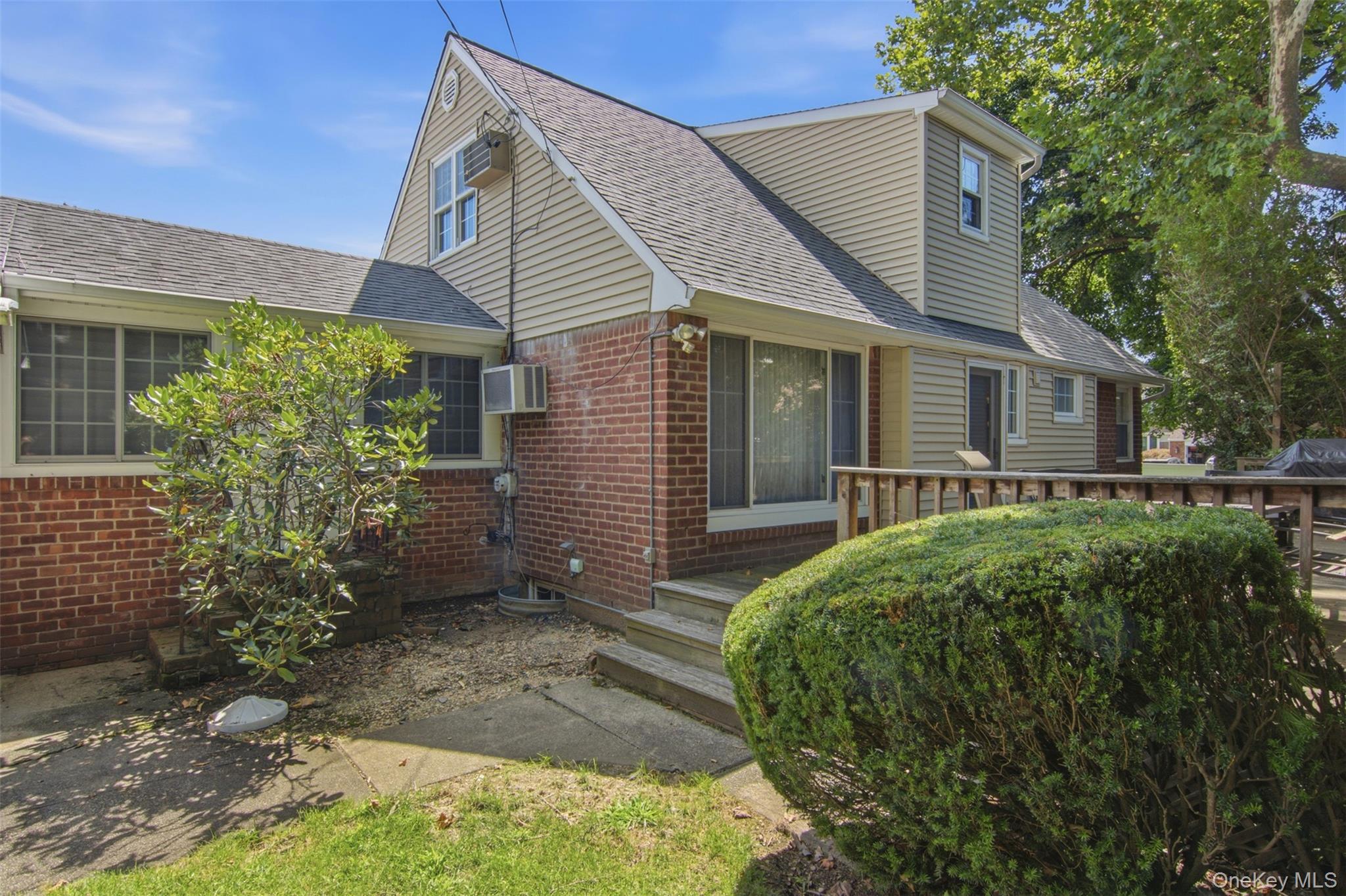 3 Cromwell Road Carle Place, NY 11514 - Photo 27 of 35 Gallery Image 27