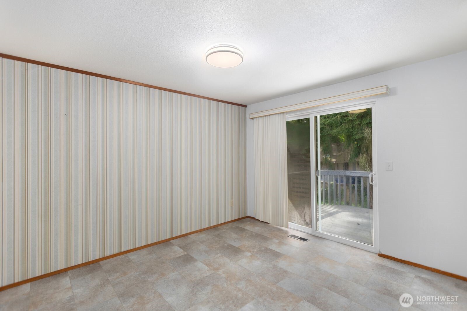 21627 9th Place West Bothell, WA 98021 - Photo 17 of 40 an empty room with windows