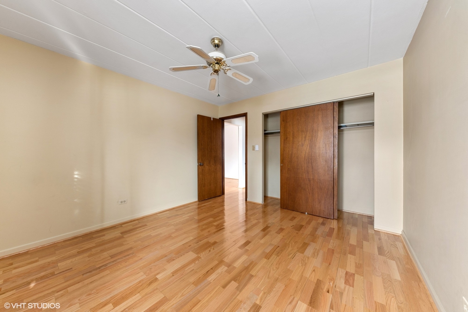 701 Busse Highway, Unit 1A Park Ridge, IL 60068 - Photo 12 of 15 a view of an empty room with wooden floor