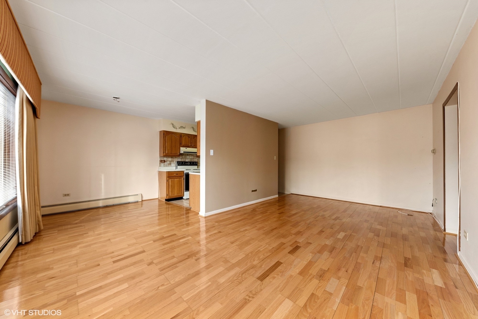 701 Busse Highway, Unit 1A Park Ridge, IL 60068 - Photo 7 of 15 a view of empty room with wooden floor