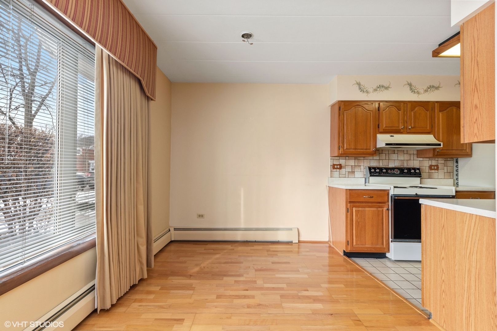 701 Busse Highway, Unit 1A Park Ridge, IL 60068 - Photo 8 of 15 a view of kitchen with stainless steel appliances granite countertop a stove top oven