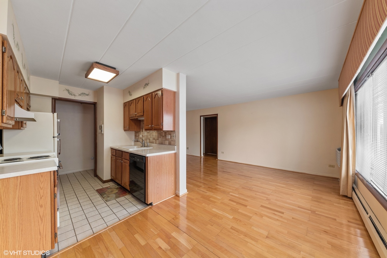 701 Busse Highway, Unit 1A Park Ridge, IL 60068 - Photo 9 of 15 a kitchen with granite countertop a stove and a refrigerator