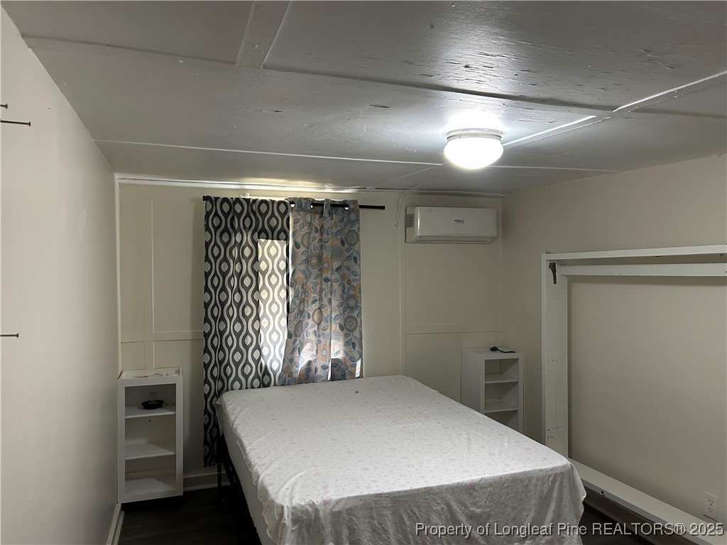 1600 Easterling Drive Spring Lake, NC 28390 - Photo 17 of 21 a room with a bed and a window