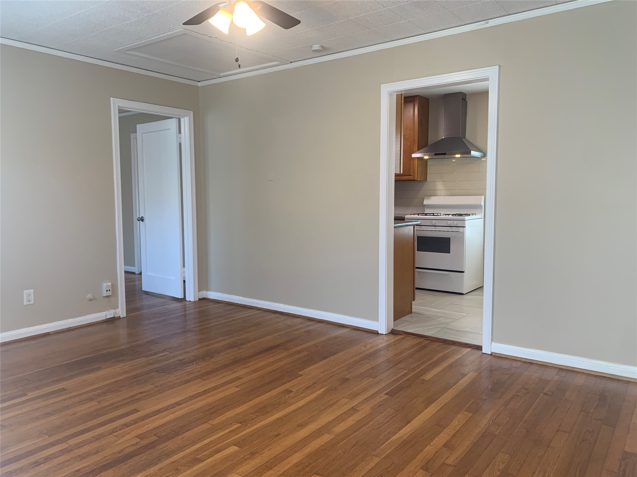 307 Avondale Street, Unit 2 5 Houston, TX 77006 - Photo 7 of 30 View of living area with real hardwood floors looking towards the kitchen and bedroom door.