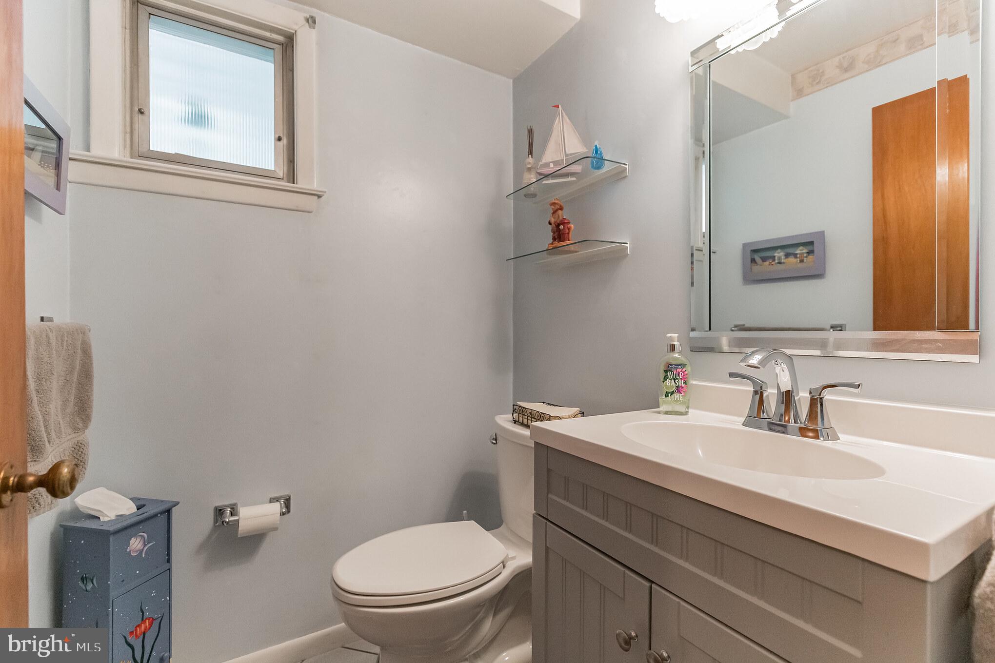 1009 Creswood Road Philadelphia, PA 19115 - Photo 22 of 24 Entry Level Powder Room