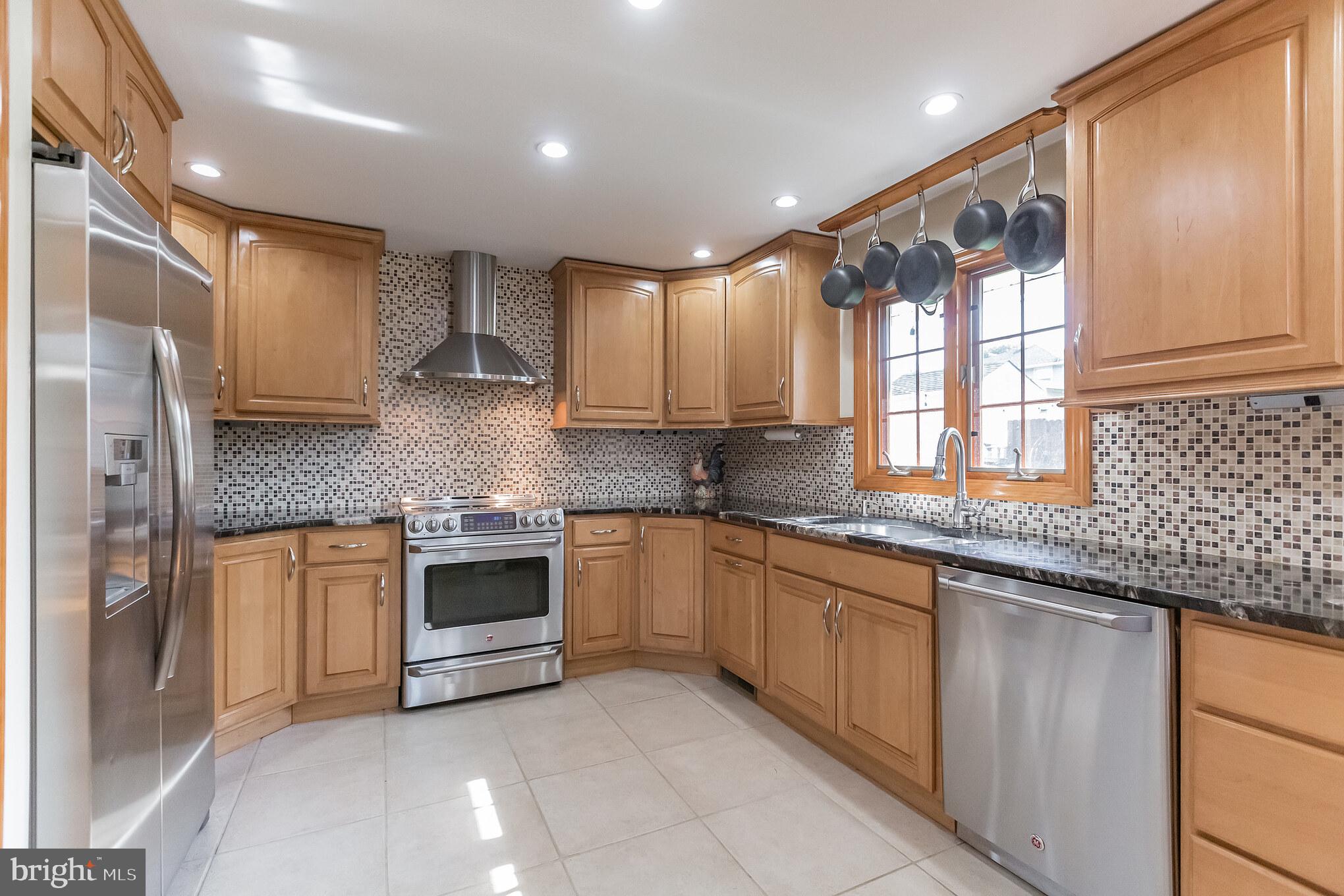1009 Creswood Road Philadelphia, PA 19115 - Photo 4 of 24 Kitchen