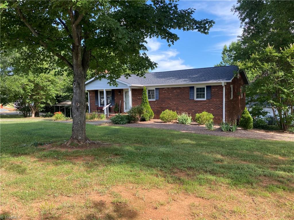 941 Mountain View Road King, NC 27021 - Photo 2 of 21