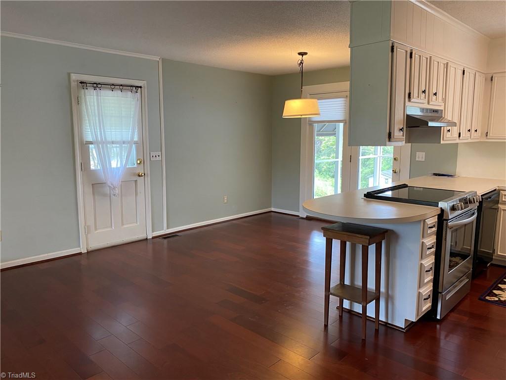 941 Mountain View Road King, NC 27021 - Photo 7 of 21