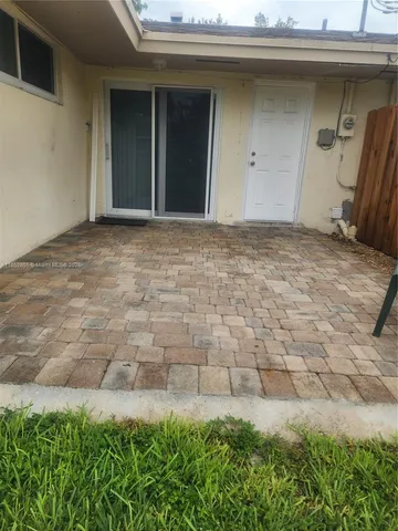 $3,000 | 5780 Southwest 61st Street, Unit 2, Miami, FL 33143