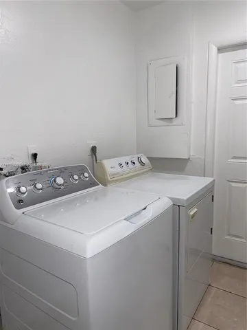 $3,000 | 5780 Southwest 61st Street, Unit 2, Miami, FL 33143