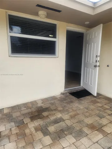 $3,000 | 5780 Southwest 61st Street, Unit 2, Miami, FL 33143