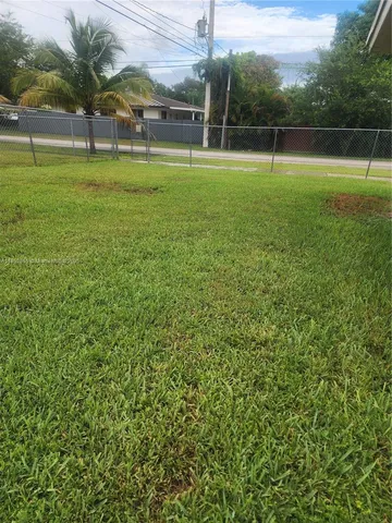 $3,000 | 5780 Southwest 61st Street, Unit 2, Miami, FL 33143