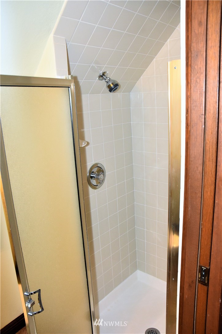 218 218th Place Southeast Bothell, WA 98021 - Photo 16 of 20