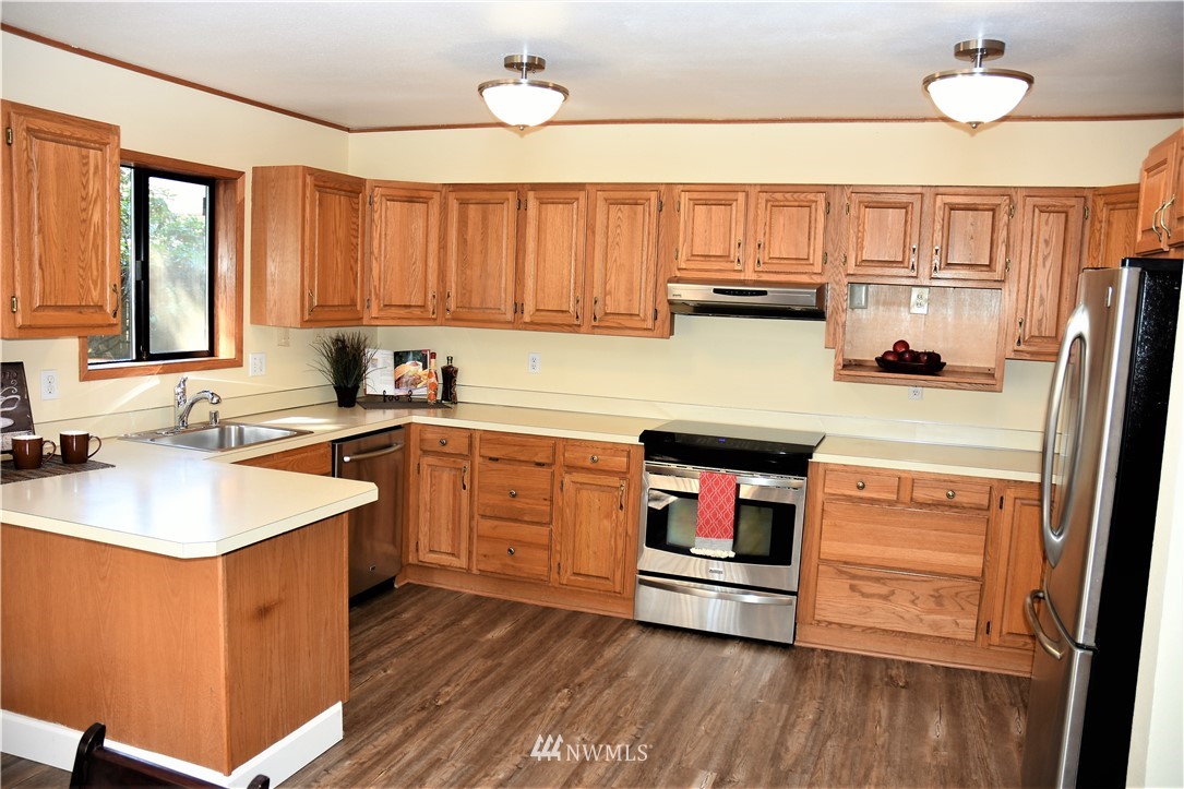 218 218th Place Southeast Bothell, WA 98021 - Photo 8 of 20