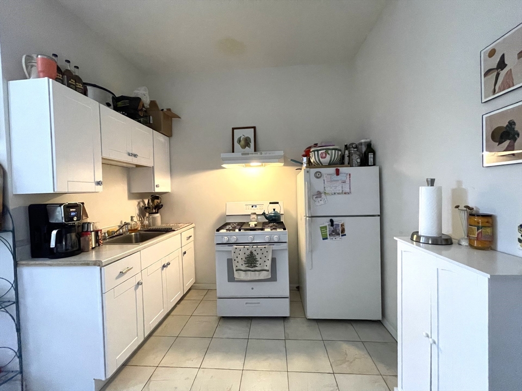 3 Cedar Street, Unit 2 Cambridge, MA 02140 - Photo 2 of 6