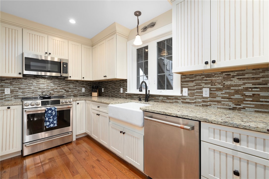 81 South Pier Road Narragansett, RI 02882 - Photo 13 of 49