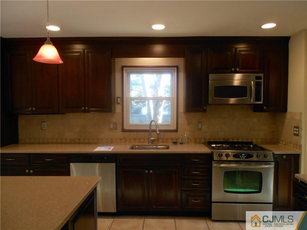 10 Kings Road Dayton, NJ 08810 - Photo 4 of 19 Gallery Image 4