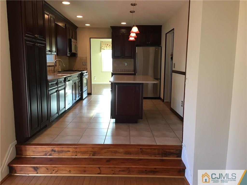 10 Kings Road Dayton, NJ 08810 - Photo 5 of 19 Gallery Image 5