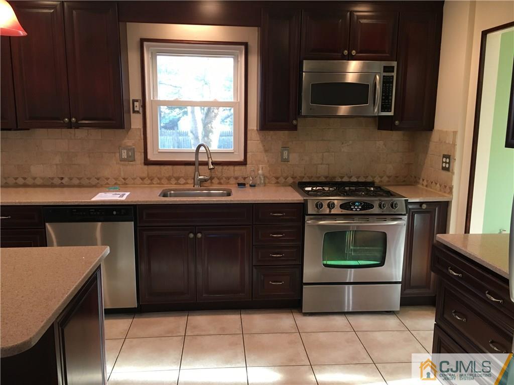 10 Kings Road Dayton, NJ 08810 - Photo 7 of 19 Gallery Image 7