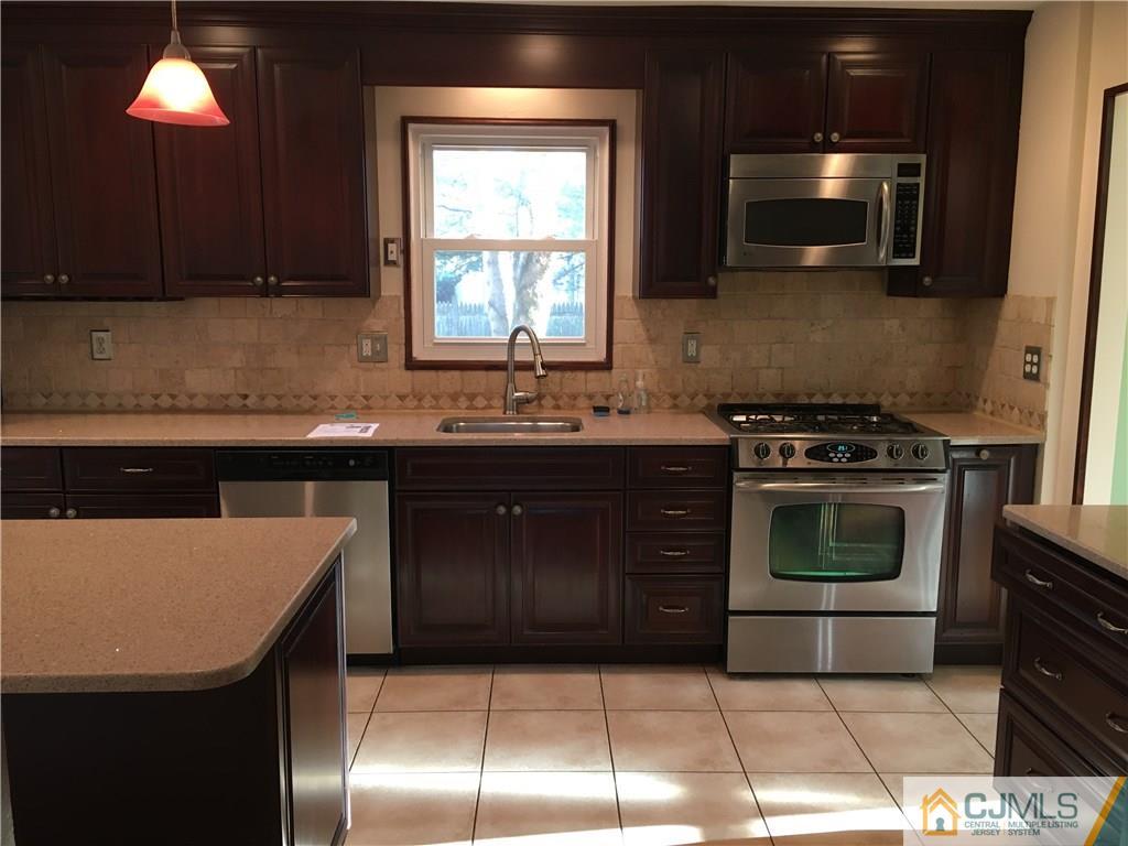 10 Kings Road Dayton, NJ 08810 - Photo 8 of 19 Gallery Image 8