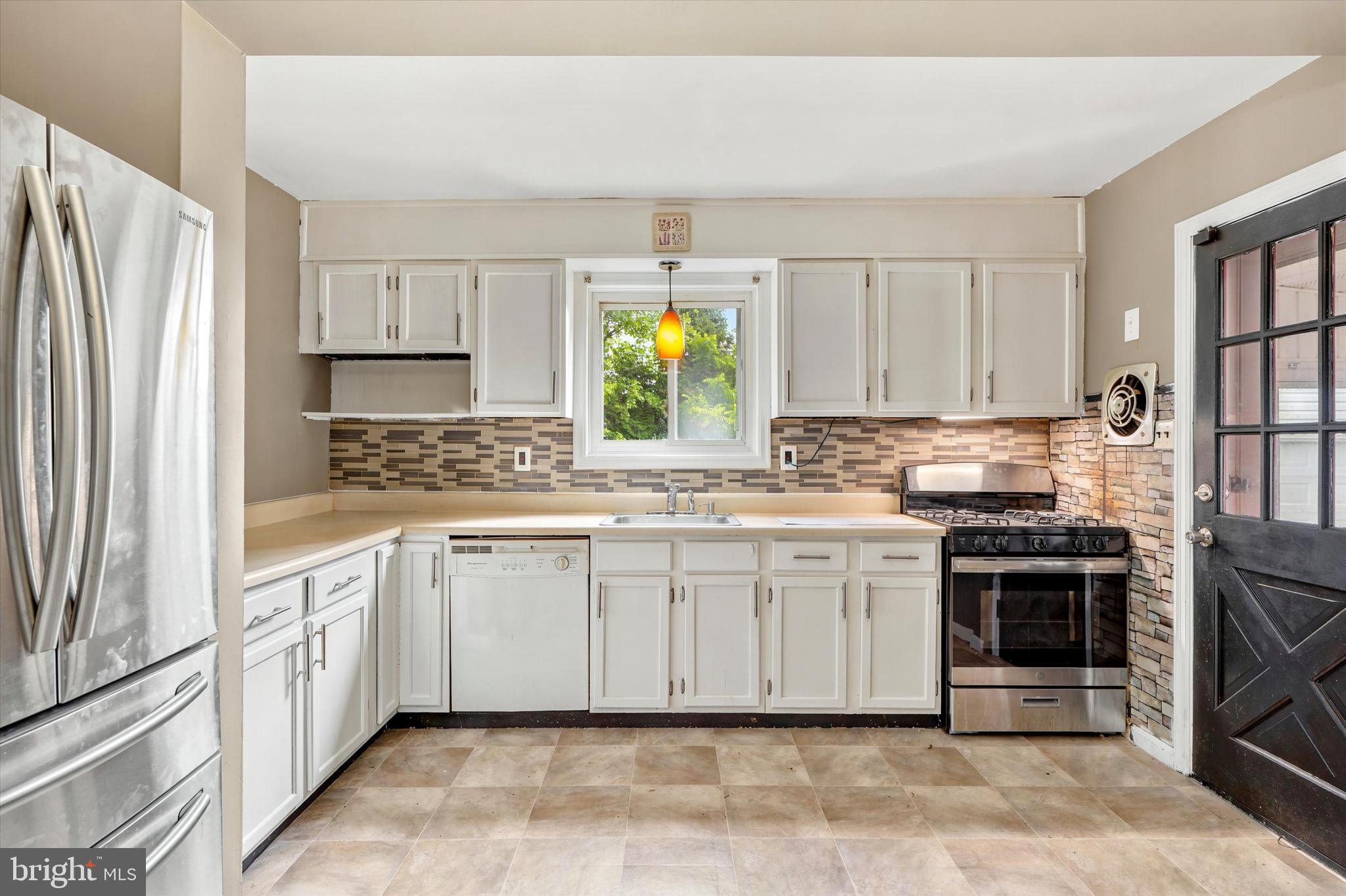 3773 Bridgewater Road Brookhaven, PA 19015 - Photo 6 of 25