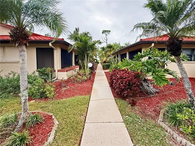 $219,300 | 2005 Pine Isle Lane, Unit 2005, Naples, FL 34112