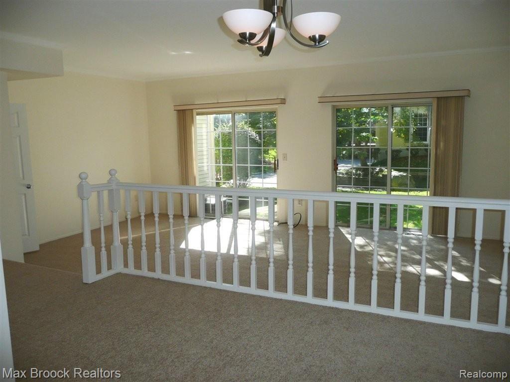 1385 Paddle Wheel Lane, Unit 50 Rochester, MI 48306 - Photo 3 of 21 Freshly Painted
