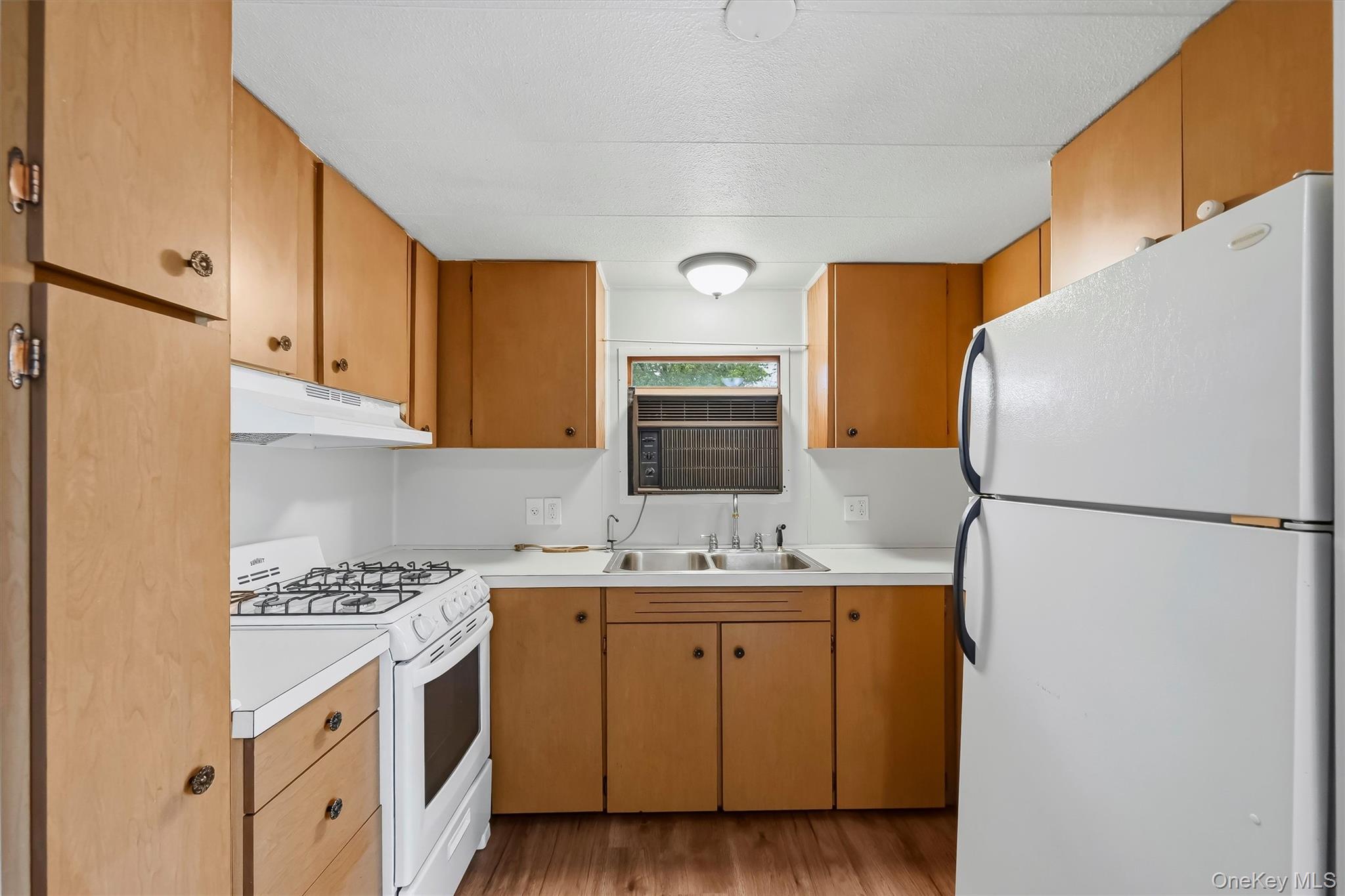 327 Currycross Road New Windsor, NY 12553 - Photo 12 of 26