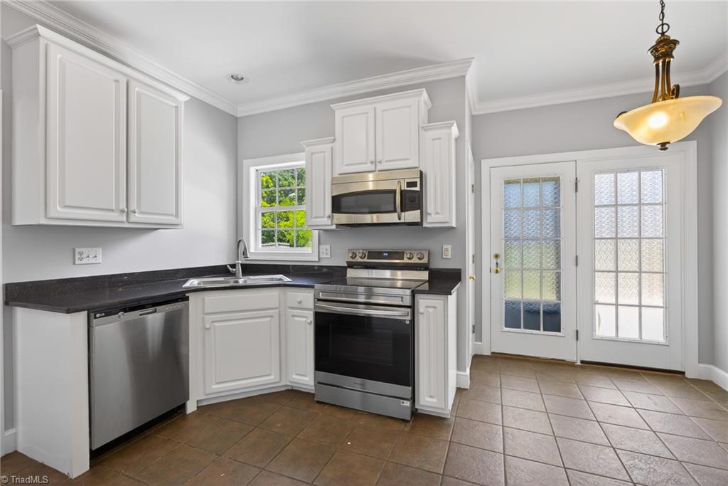 3913 Melco Court High Point, NC 27265 - Photo 8 of 20