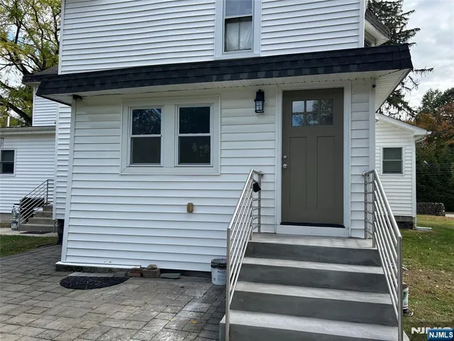 $3,200 | 565 Rivervale Road, Unit 1S, River Vale, NJ 07675