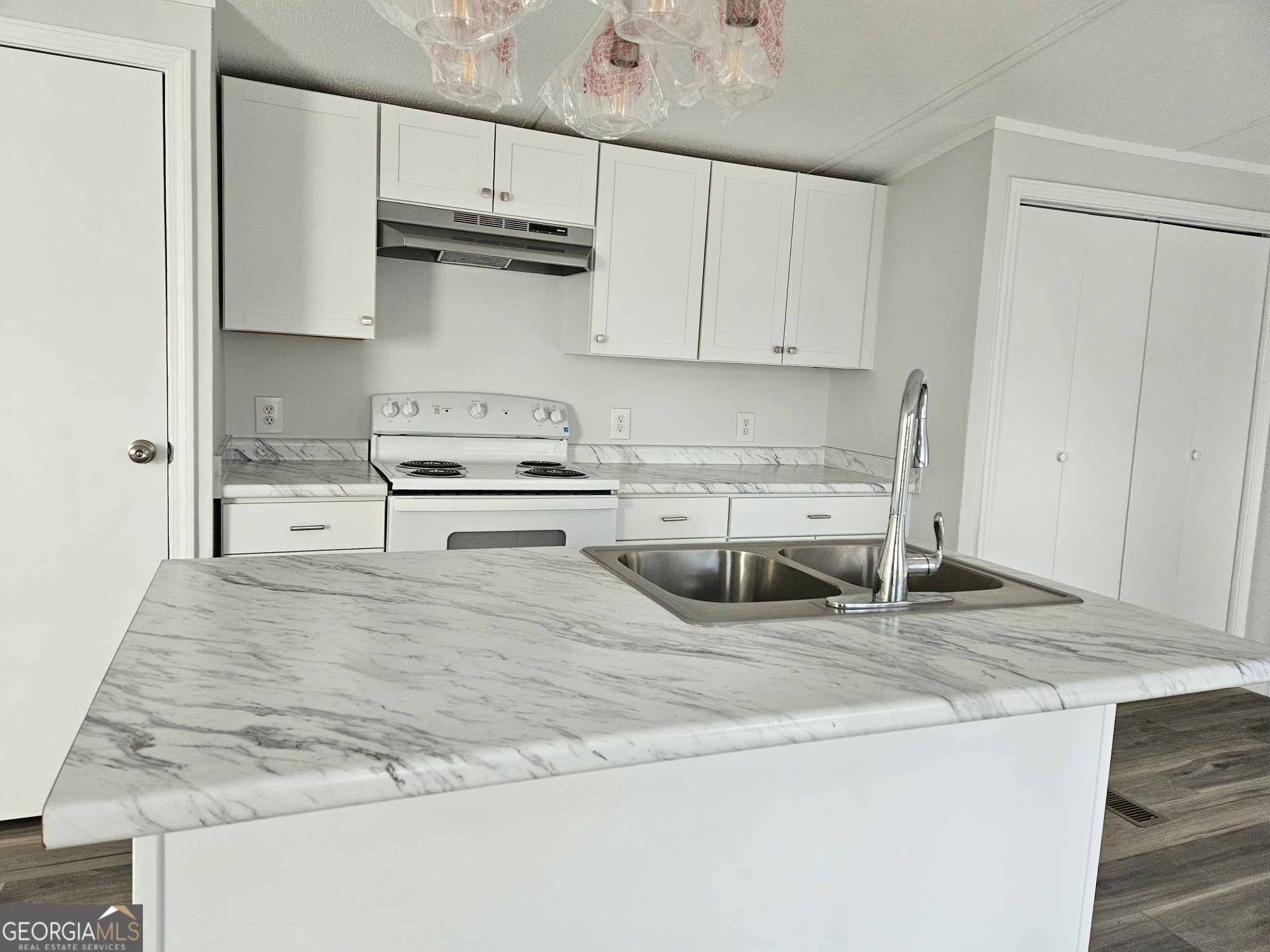 150 Back Street Metter, GA 30439 - Photo 4 of 21 a kitchen with granite countertop a sink and a stove top oven