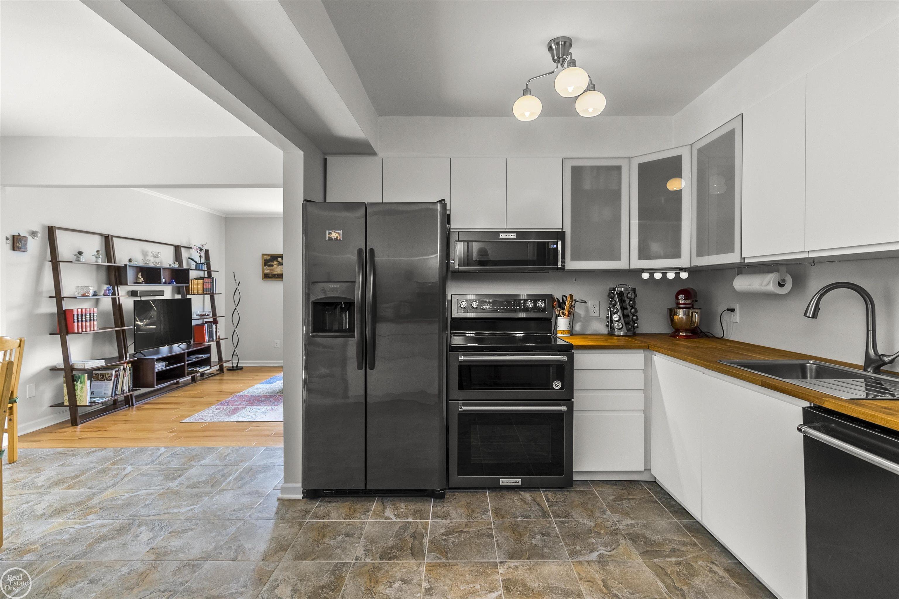 51180 South Foster Road New Baltimore, MI 48047 - Photo 12 of 46 50117415-11.JPG