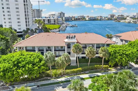 $995,000 | 9101 Vanderbilt Drive, Unit 302, Naples, FL 34108