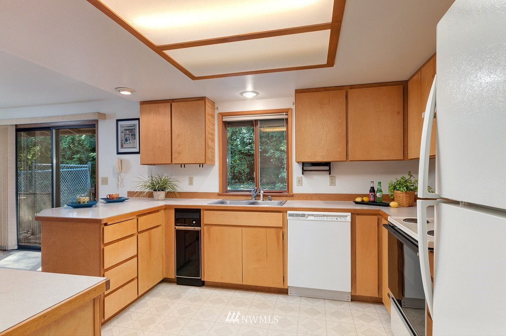 21201 President Point Road Northeast Kingston, WA 98346 - Photo 5 of 20 Gallery Image 5