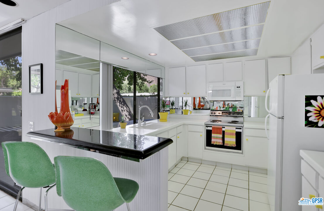 130 West Racquet Club Road, Unit 320 Palm Springs, CA 92262 - Photo 21 of 22 Gallery Image 21