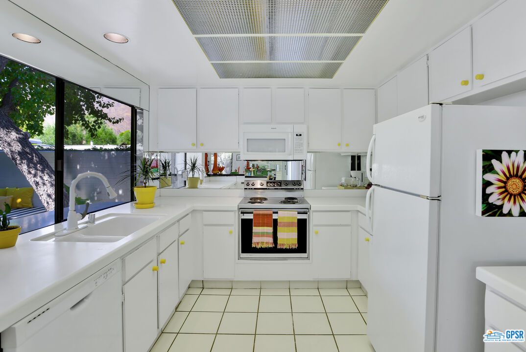 130 West Racquet Club Road, Unit 320 Palm Springs, CA 92262 - Photo 22 of 22 Gallery Image 22