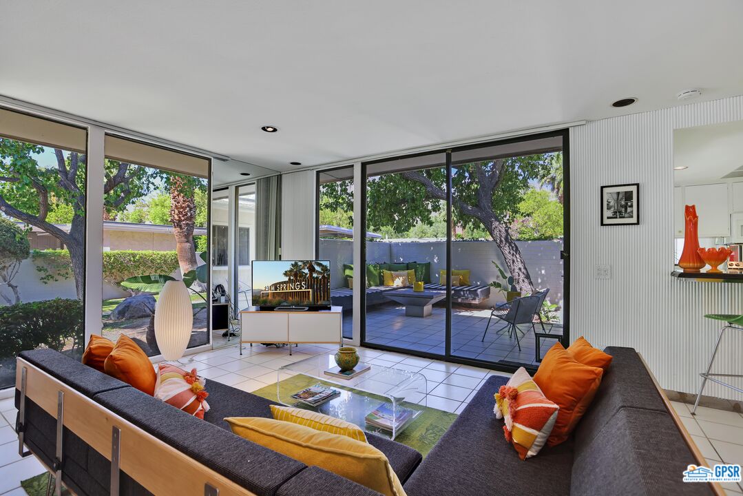 130 West Racquet Club Road, Unit 320 Palm Springs, CA 92262 - Photo 4 of 22 Gallery Image 4