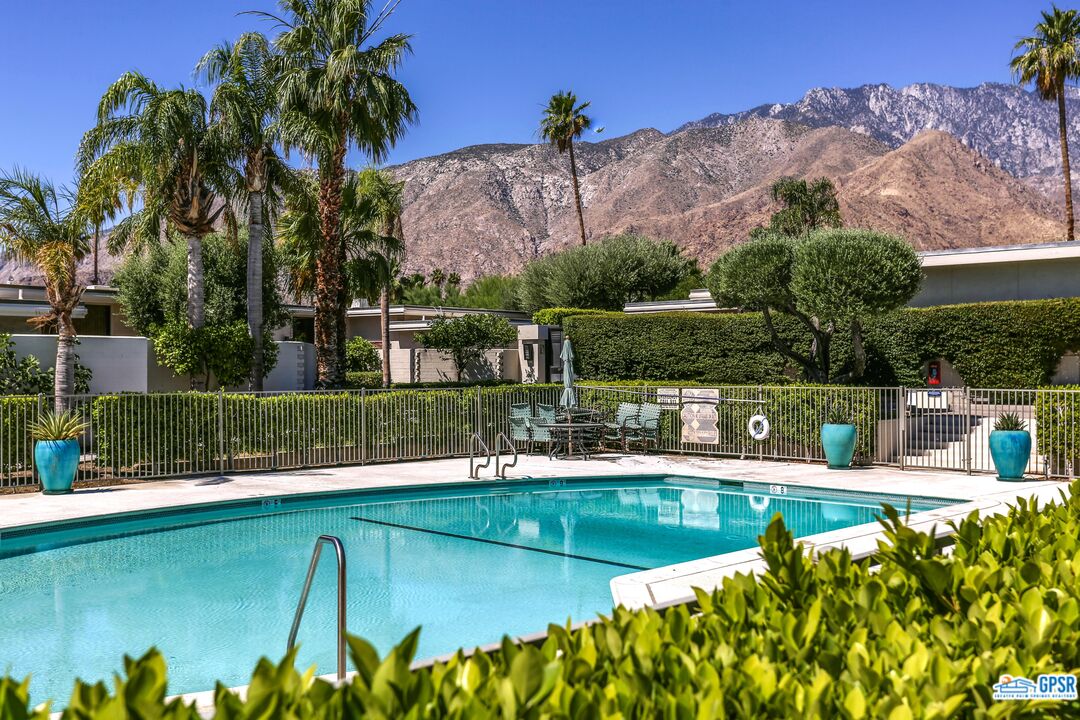 130 West Racquet Club Road, Unit 320 Palm Springs, CA 92262 - Photo 5 of 22 Gallery Image 5