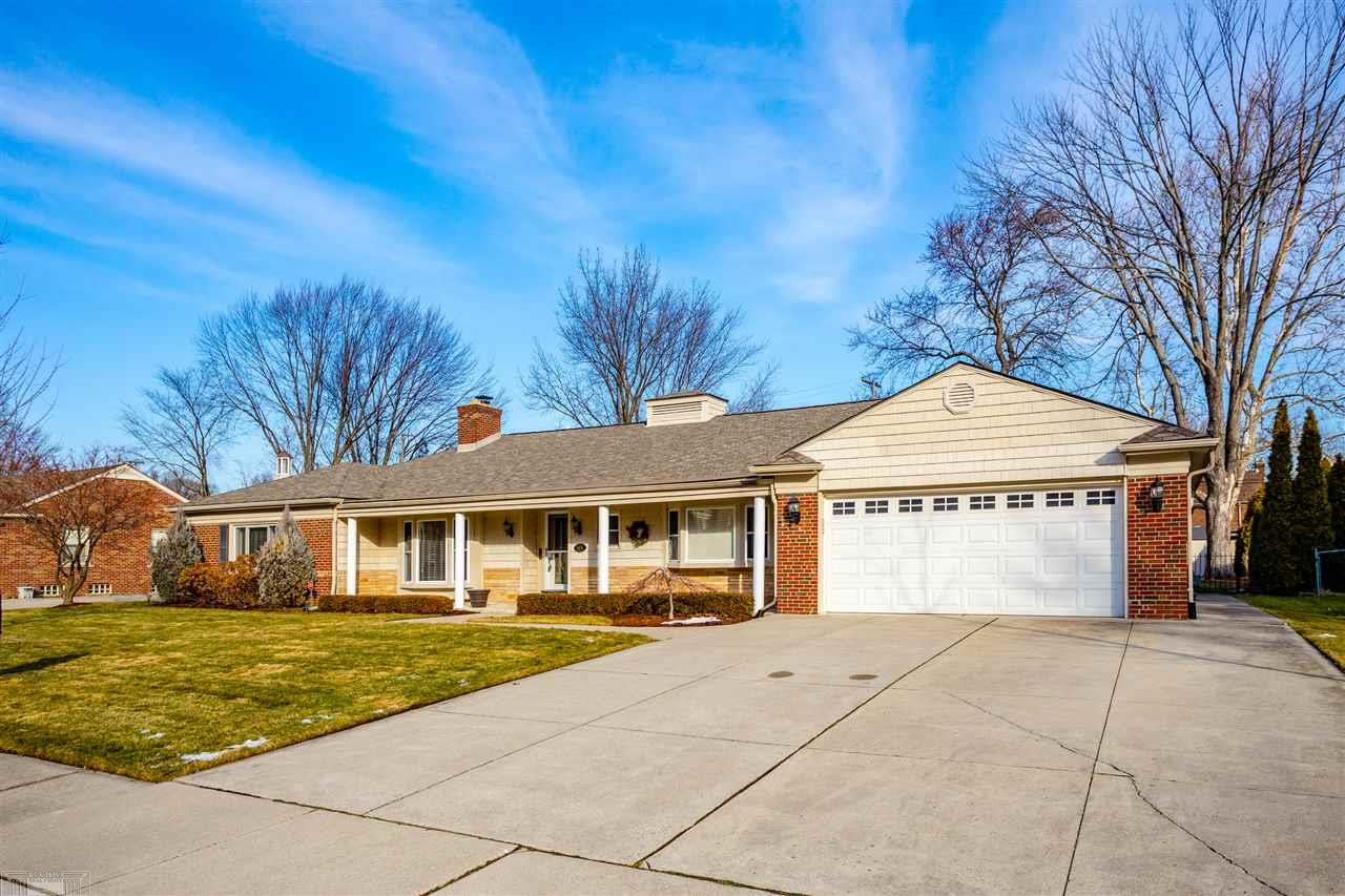 1476 South Renaud Road Grosse Pointe, MI 48236 - Photo 2 of 44 50031547-1.JPG