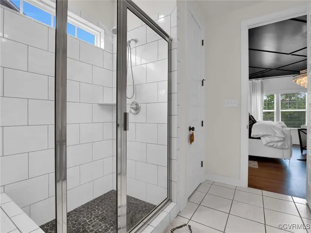 a en suite bathroom with a granite countertop shower