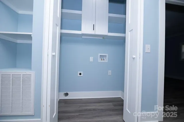 a view of walk in closet