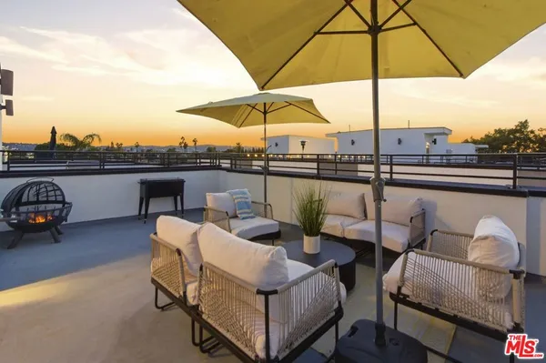 $917,000 | 6707 North Sepulveda Boulevard, Van Nuys, CA 91406